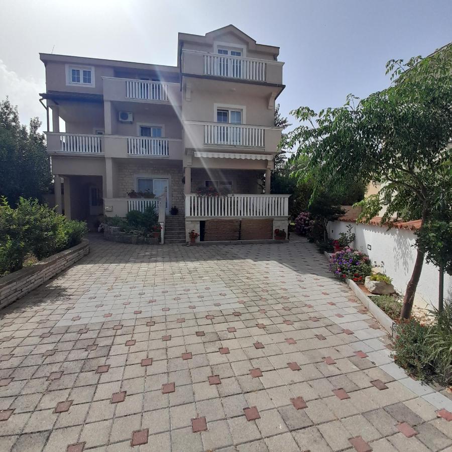Apartments Filipovic Biograd Na Moru Exterior photo